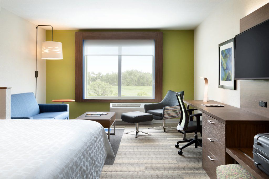 Holiday Express & By Ihg 3* Farmville